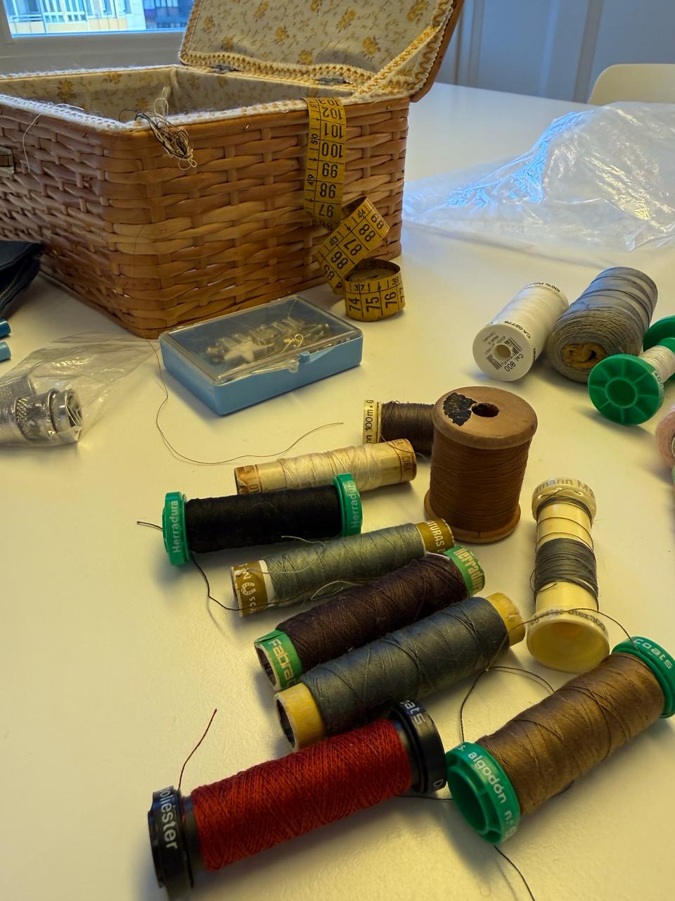 Retomar el hilo: mi aprendizaje de costura y nuestro compromiso con la sostenibilidad